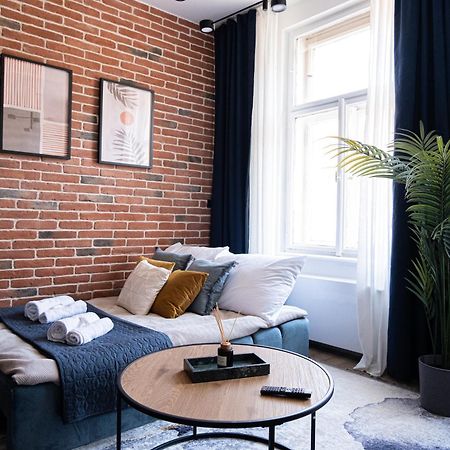 10 Minutes Charles Bridge Modern Apartment, Прага Экстерьер фото