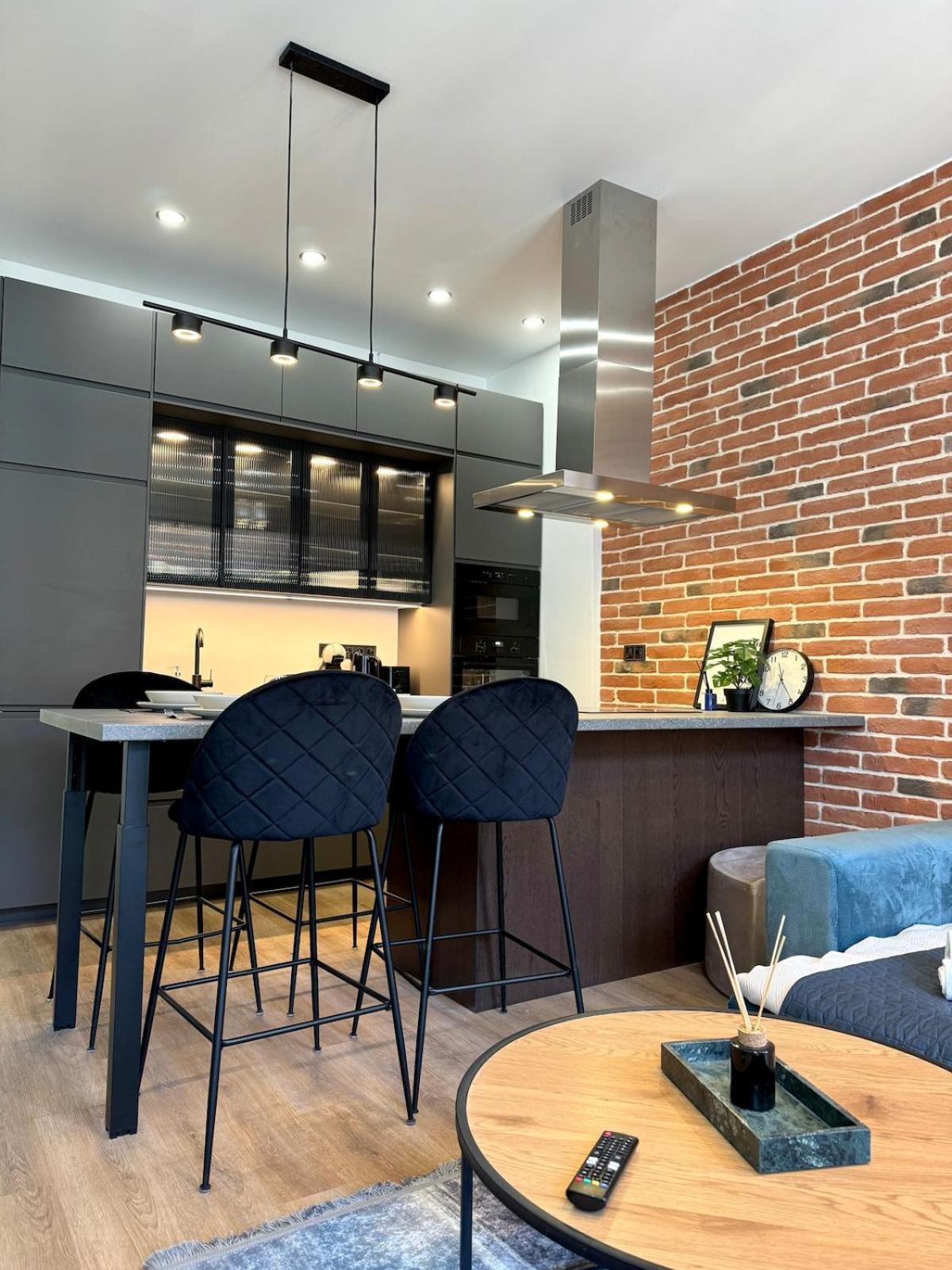 10 Minutes Charles Bridge Modern Apartment, Прага Экстерьер фото